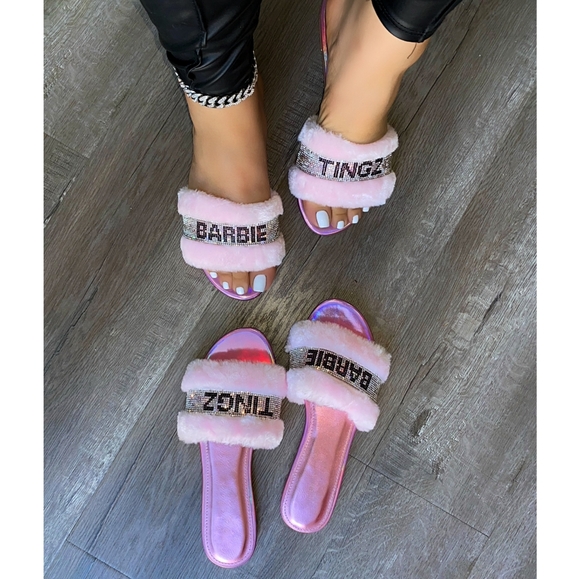 𝙍𝙀𝙎𝙏𝙊𝘾𝙆𝙀𝘿🖤💎Barbie Thingz Rhinestone fur Slide - Picture 9 of 9